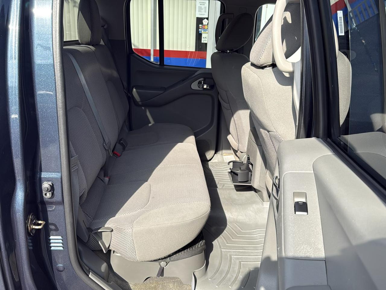Nissan Frontier 4WD Crew Cab LWB Auto SV 2015