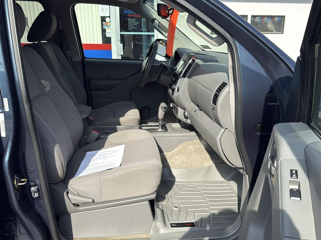 Nissan Frontier 4WD Crew Cab LWB Auto SV 2015