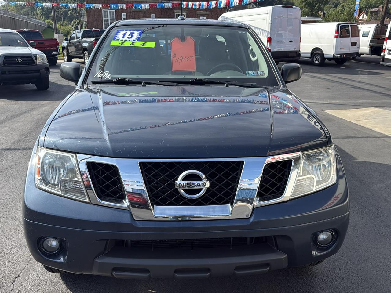 Nissan Frontier 4WD Crew Cab LWB Auto SV 2015