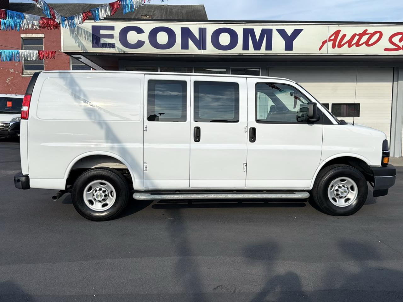 Chevrolet Express Cargo Van RWD 2500 135" 2025