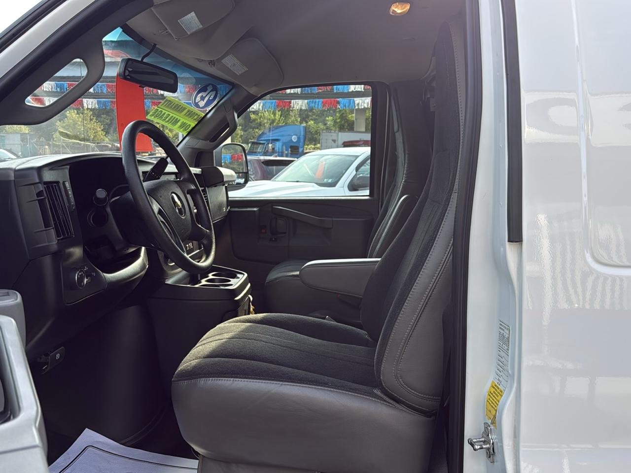 Chevrolet Express Cargo Van RWD 2500 135" 2025
