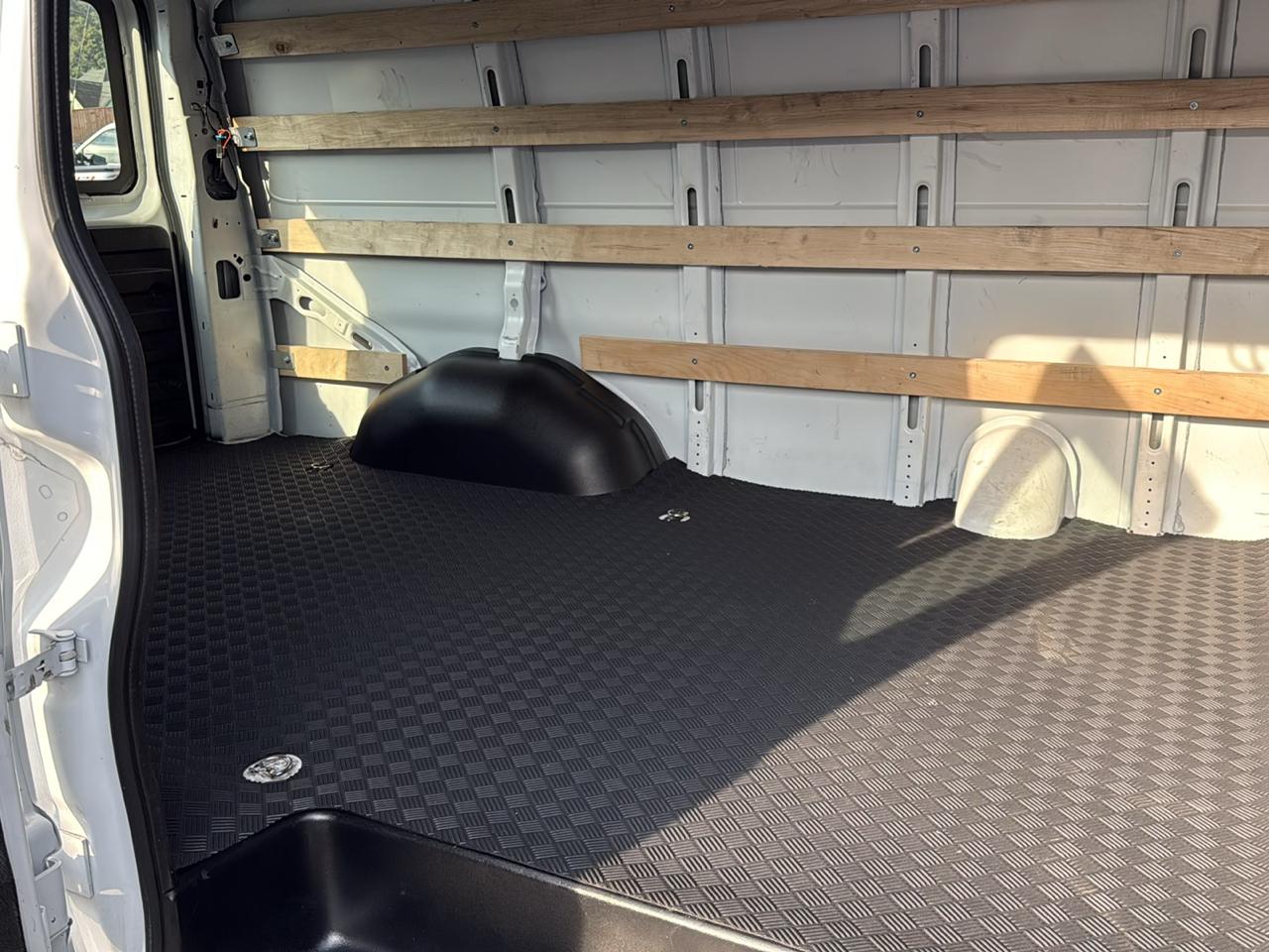 Chevrolet Express Cargo Van RWD 2500 135" 2025