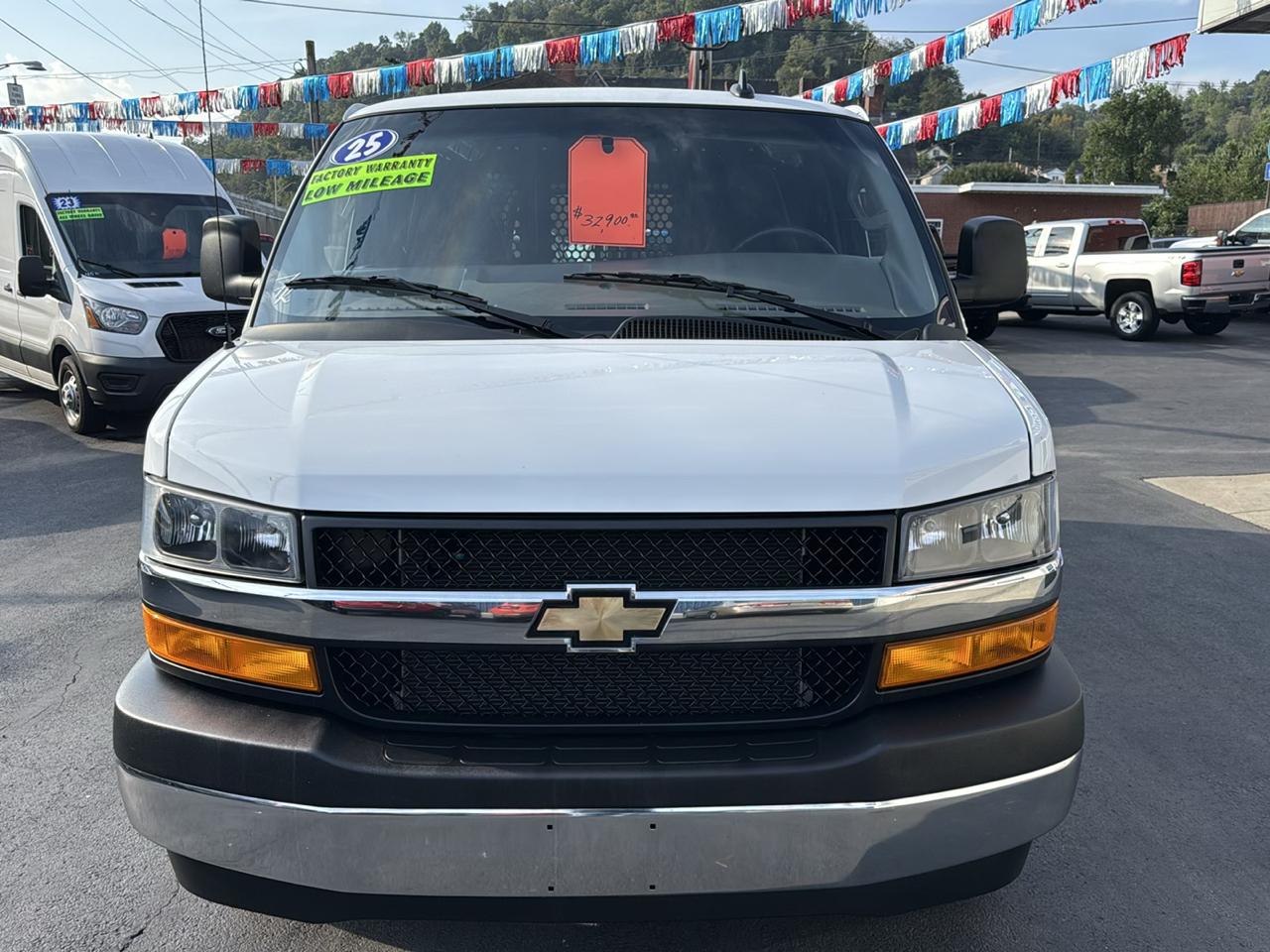Chevrolet Express Cargo Van RWD 2500 135" 2025