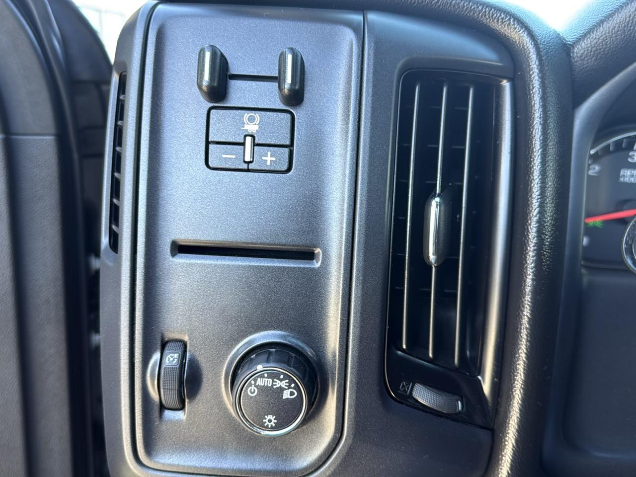 Chevrolet Silverado 1500 4WD Reg Cab 119.0" LS 2018