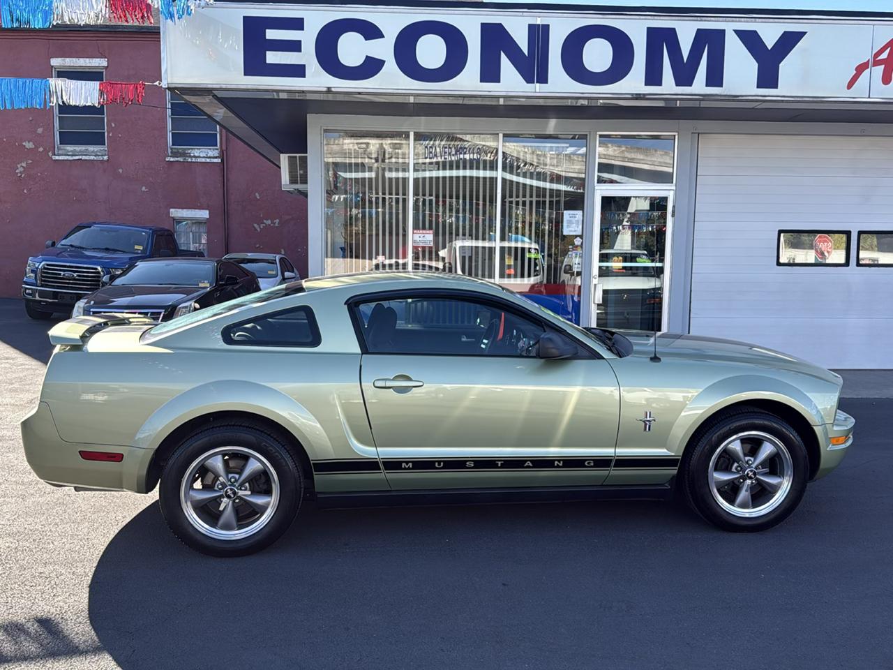 Ford Mustang 2dr Cpe Standard 2006