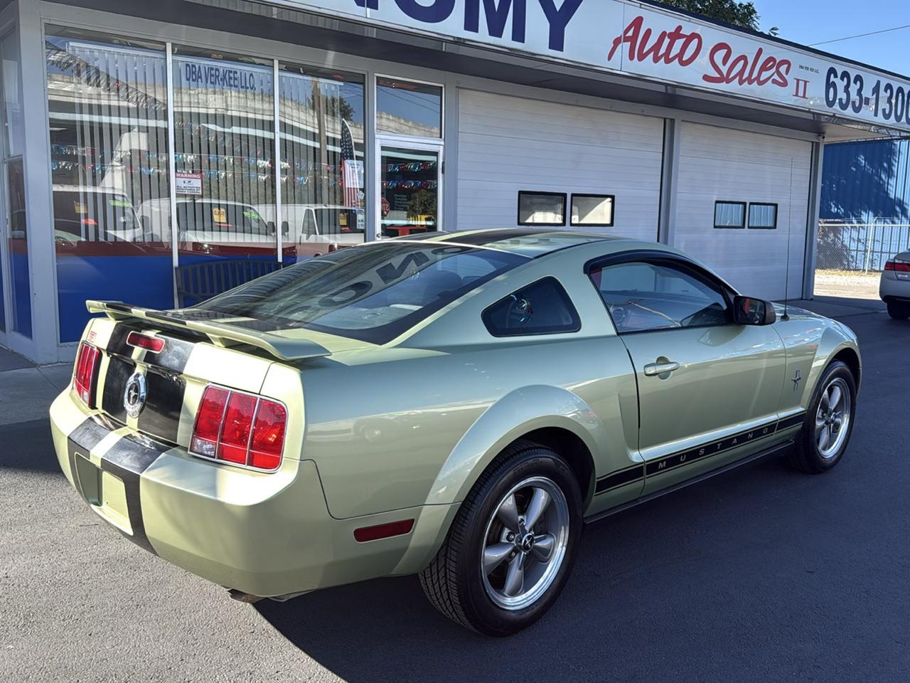 Ford Mustang 2dr Cpe Standard 2006