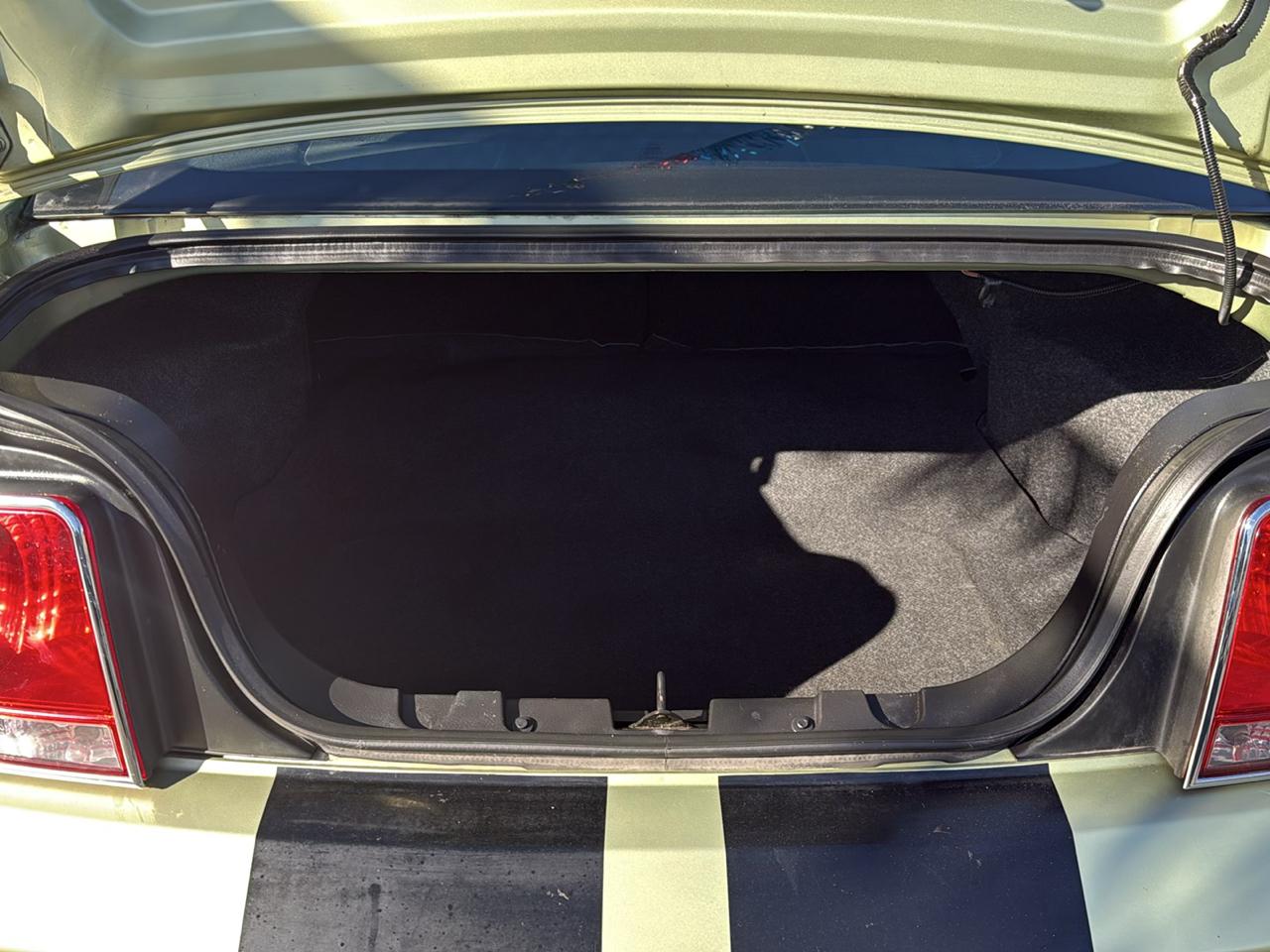 Ford Mustang 2dr Cpe Standard 2006