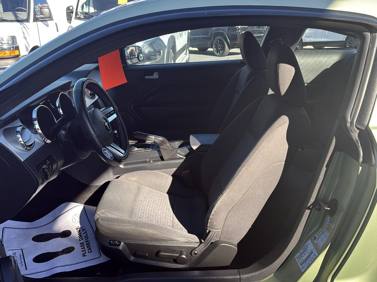Ford Mustang 2dr Cpe Standard 2006