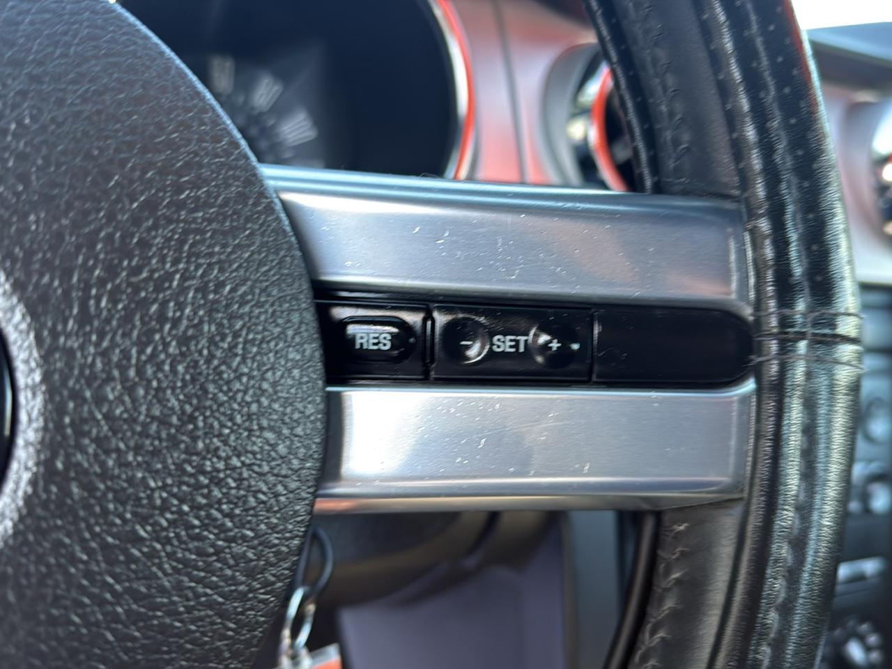 Ford Mustang 2dr Cpe Standard 2006