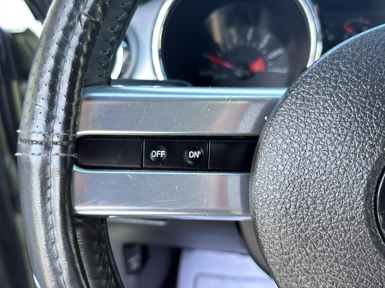 Ford Mustang 2dr Cpe Standard 2006