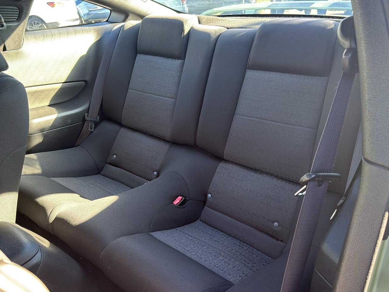 Ford Mustang 2dr Cpe Standard 2006