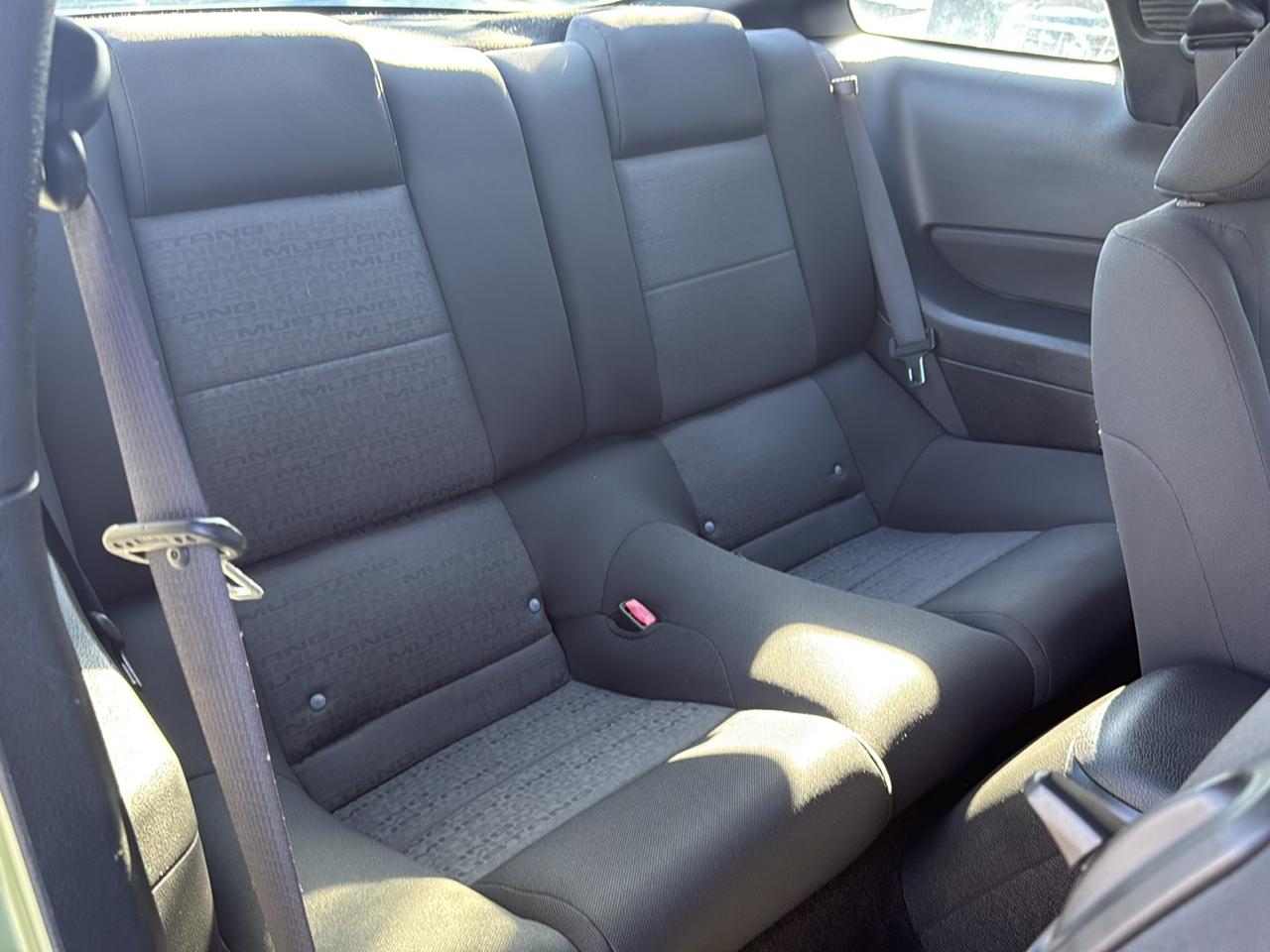 Ford Mustang 2dr Cpe Standard 2006