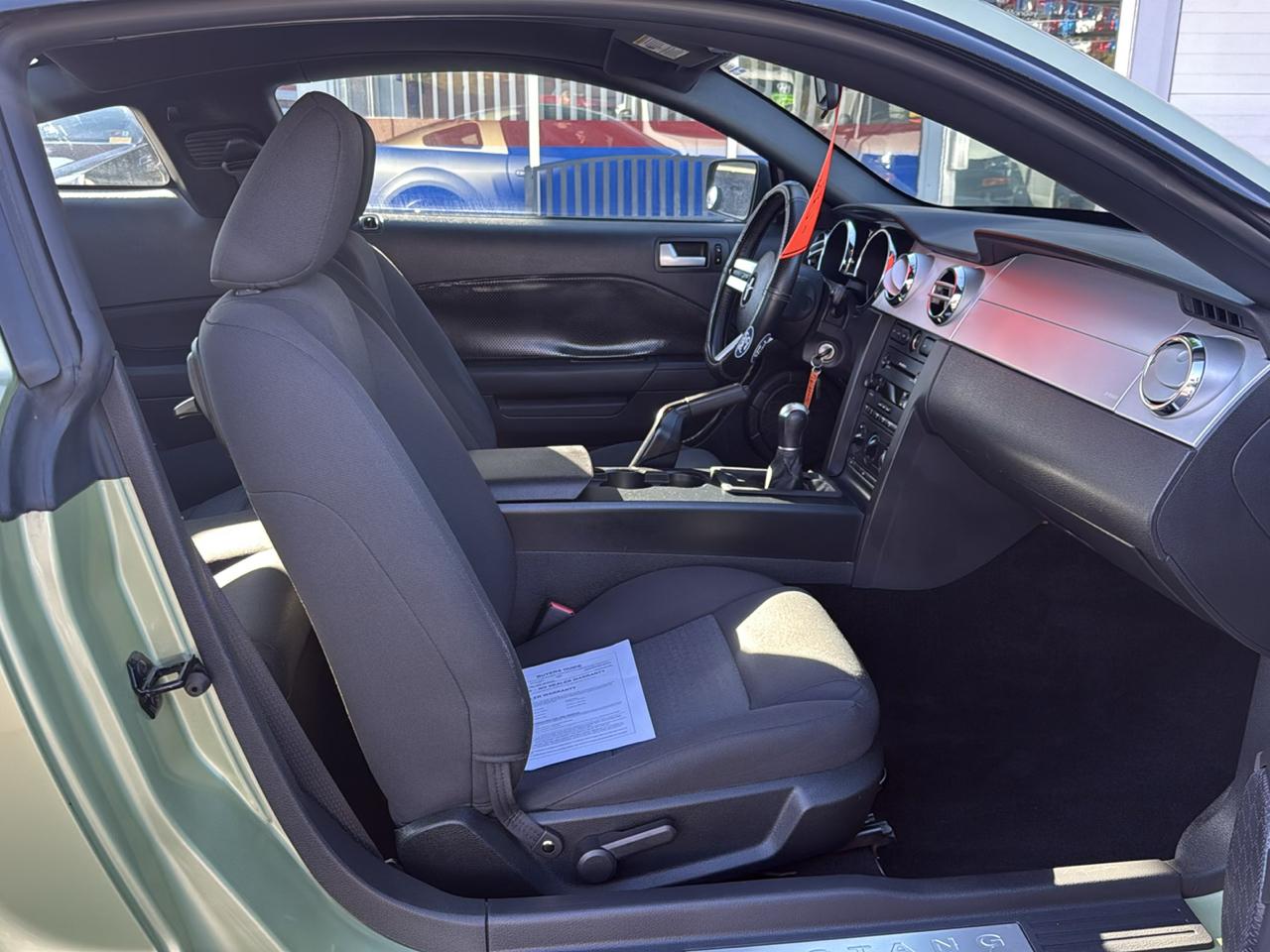Ford Mustang 2dr Cpe Standard 2006