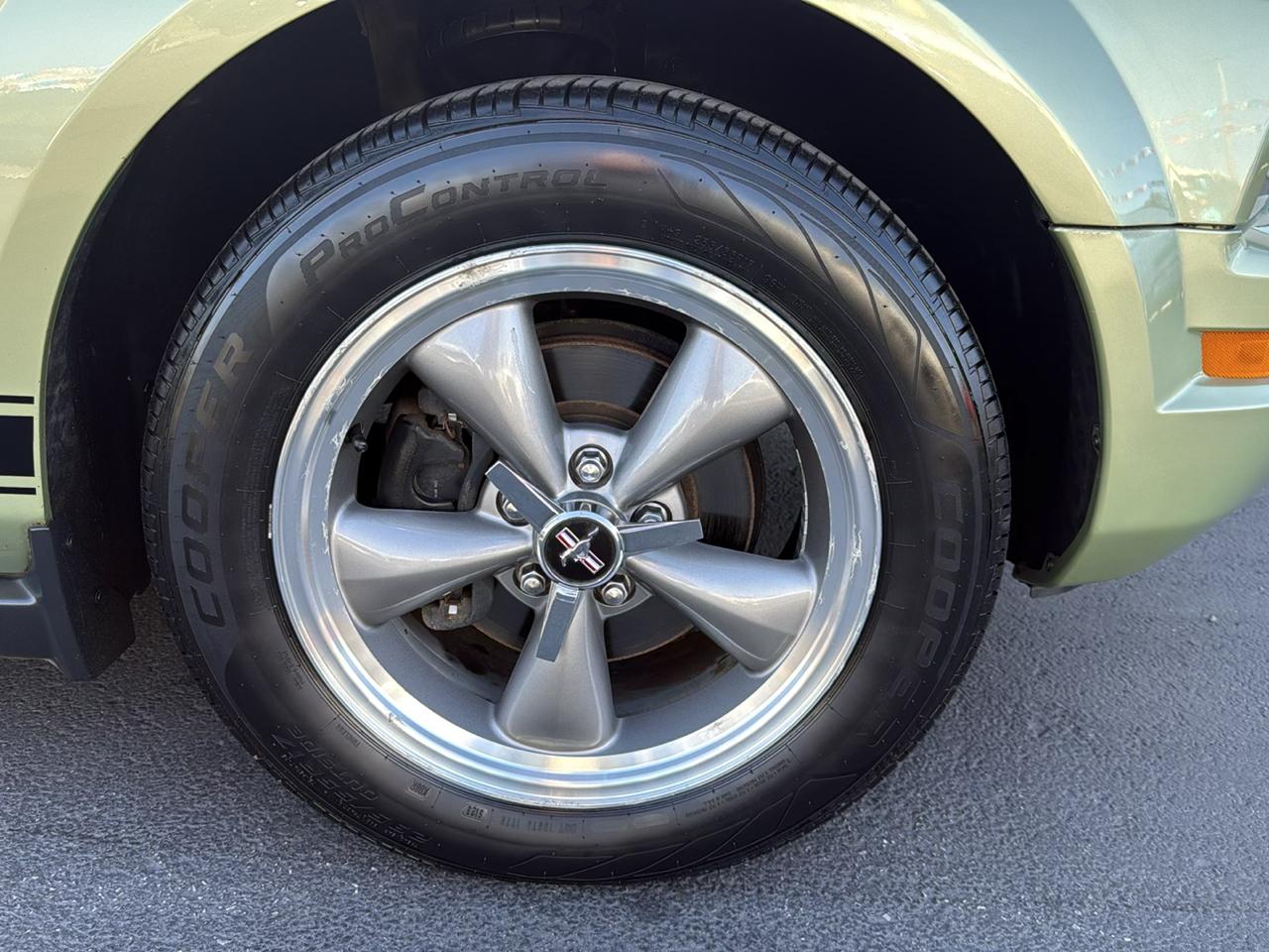 Ford Mustang 2dr Cpe Standard 2006