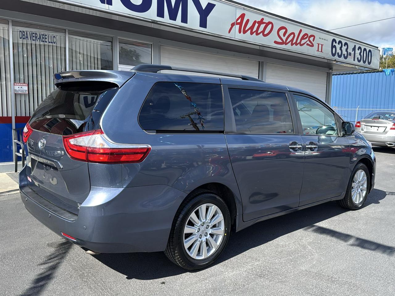 Toyota Sienna Limited Premium AWD 7-Passenger (Natl) 2017