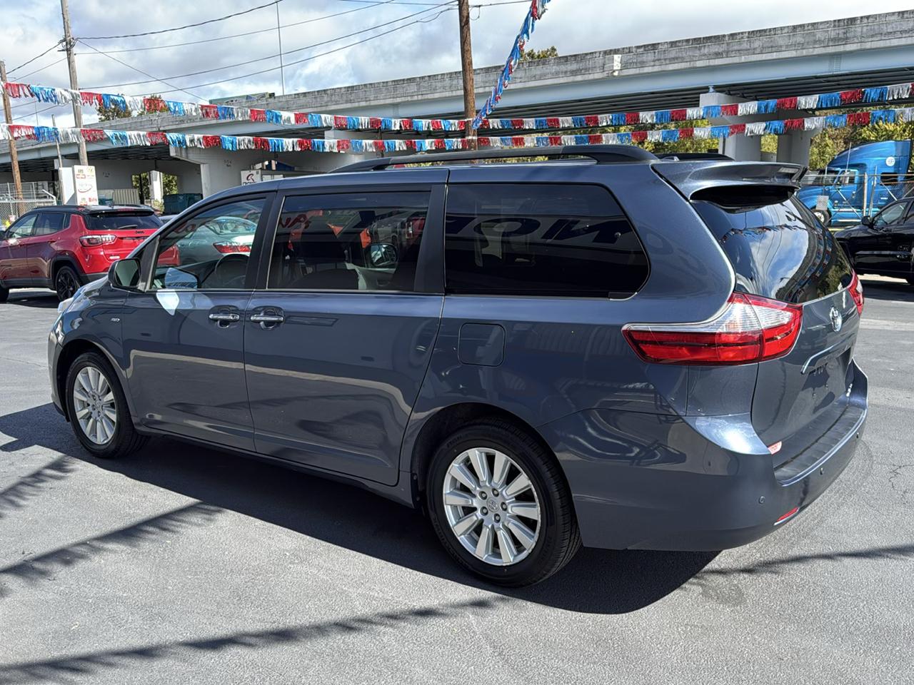 Toyota Sienna Limited Premium AWD 7-Passenger (Natl) 2017