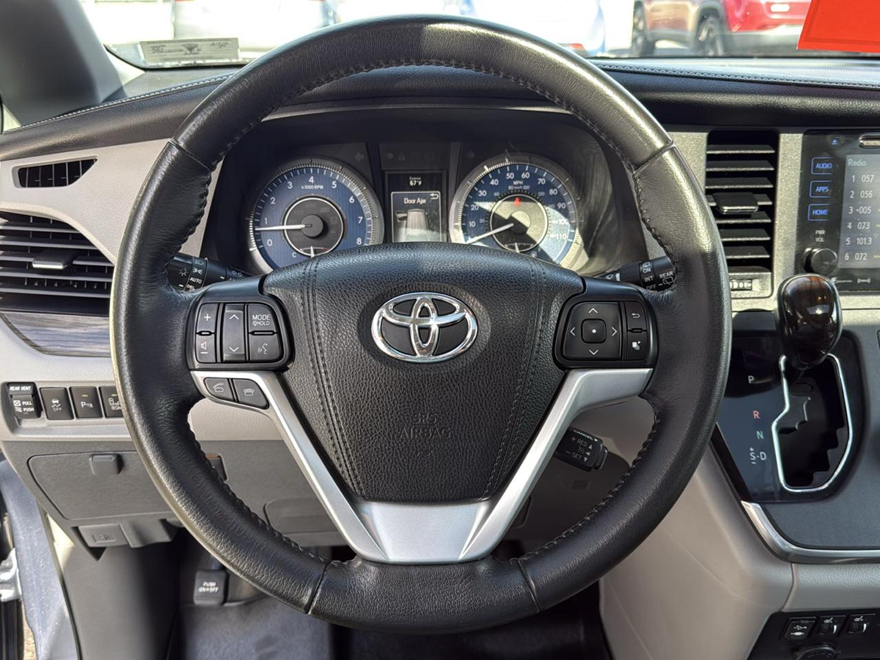 Toyota Sienna Limited Premium AWD 7-Passenger (Natl) 2017