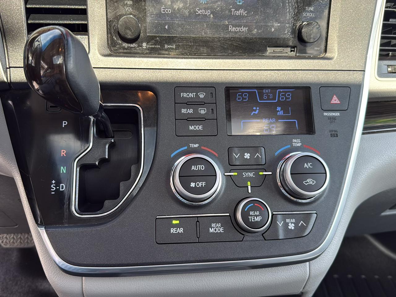 Toyota Sienna Limited Premium AWD 7-Passenger (Natl) 2017