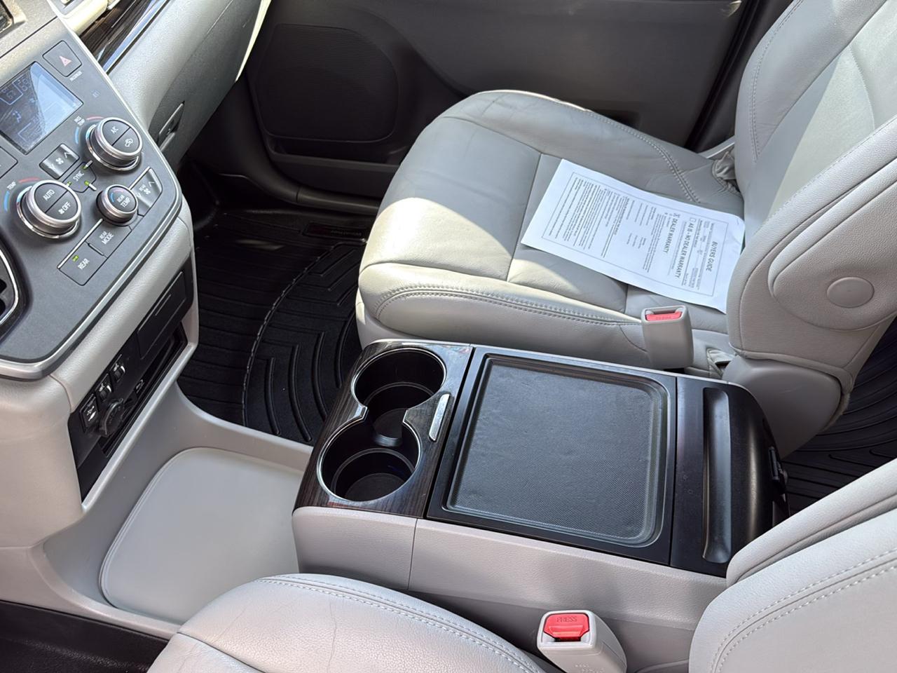 Toyota Sienna Limited Premium AWD 7-Passenger (Natl) 2017