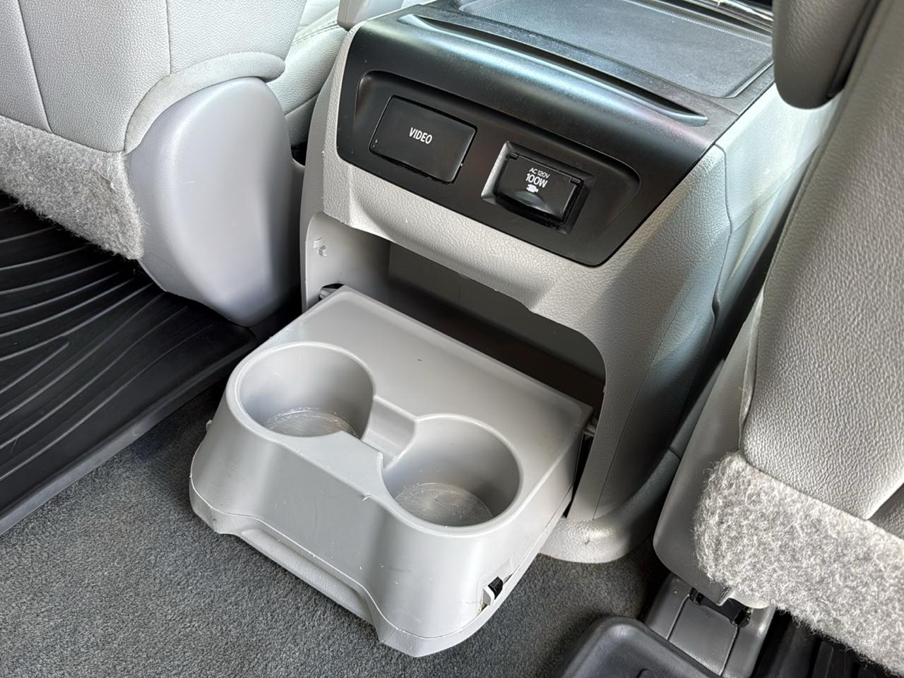 Toyota Sienna Limited Premium AWD 7-Passenger (Natl) 2017