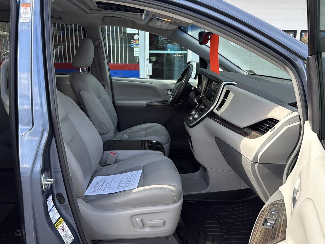 Toyota Sienna Limited Premium AWD 7-Passenger (Natl) 2017