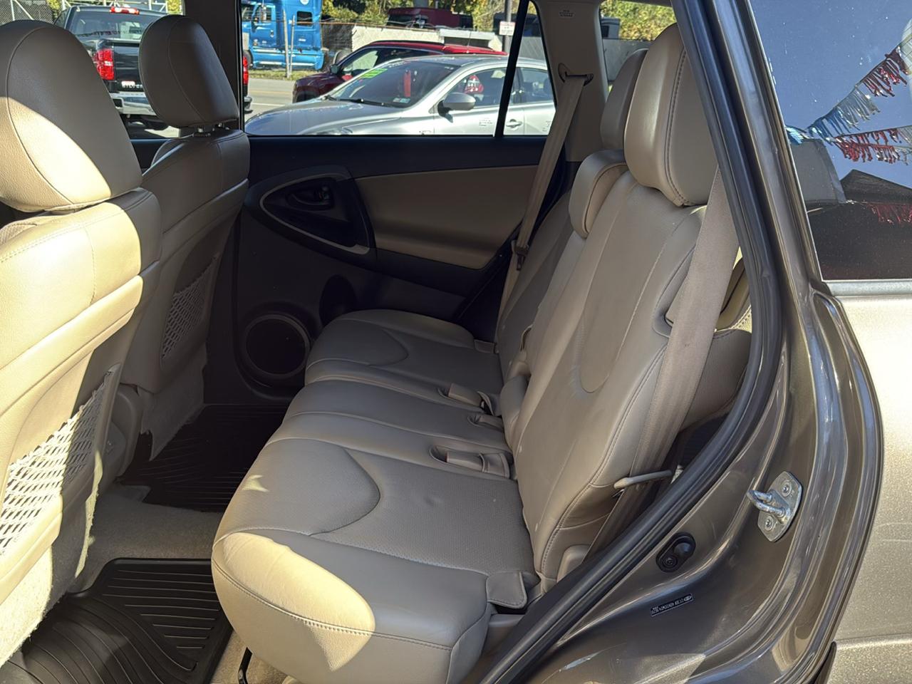 Toyota RAV4 4WD 4dr I4 Limited (Natl) 2012