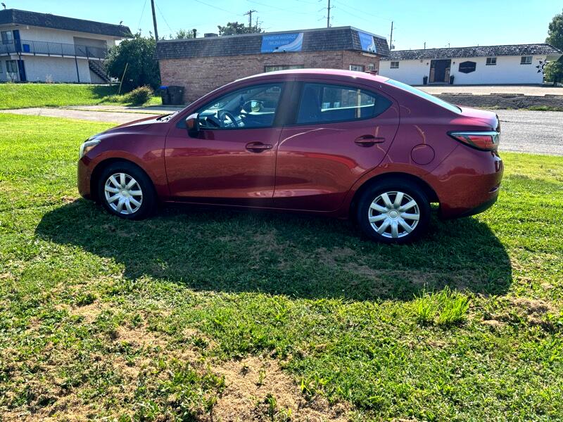 2019 Toyota Yaris iA photo 2