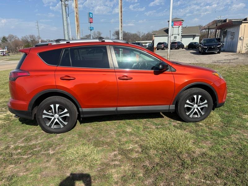 Toyota RAV4 LE AWD 2016