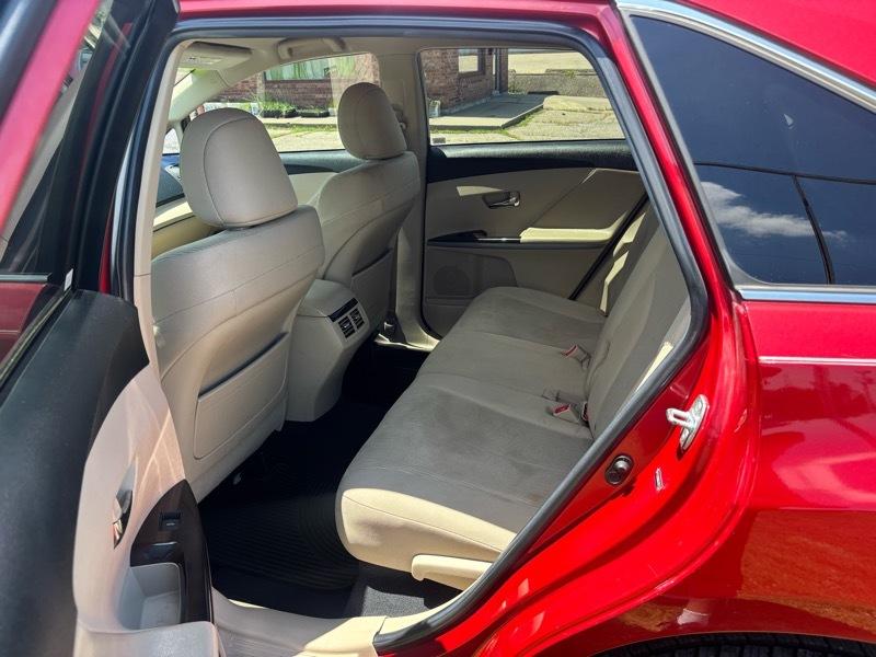 Toyota Venza LE I4 FWD 2012