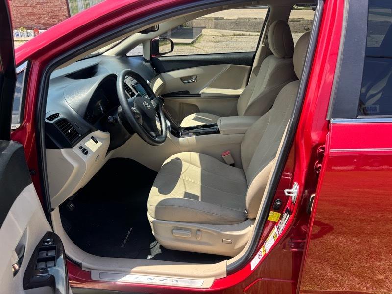 Toyota Venza LE I4 FWD 2012