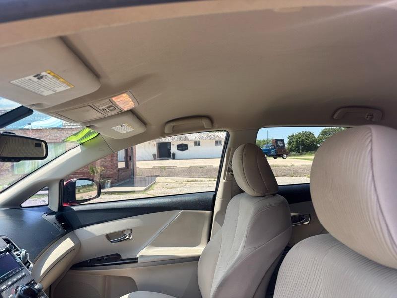 Toyota Venza LE I4 FWD 2012