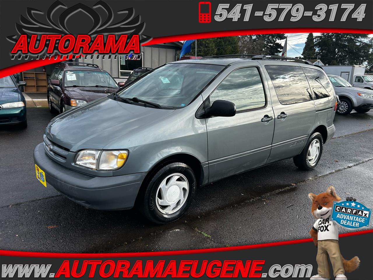 1999 Toyota Sienna LE 4-Door