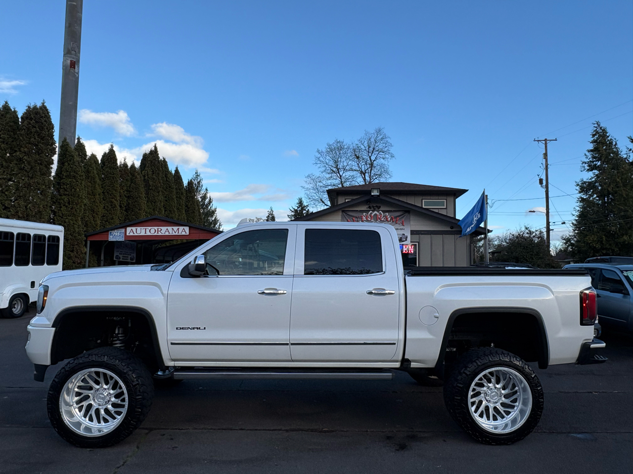 GMC Sierra 1500 Denali Crew Cab Short Box 4WD 2017