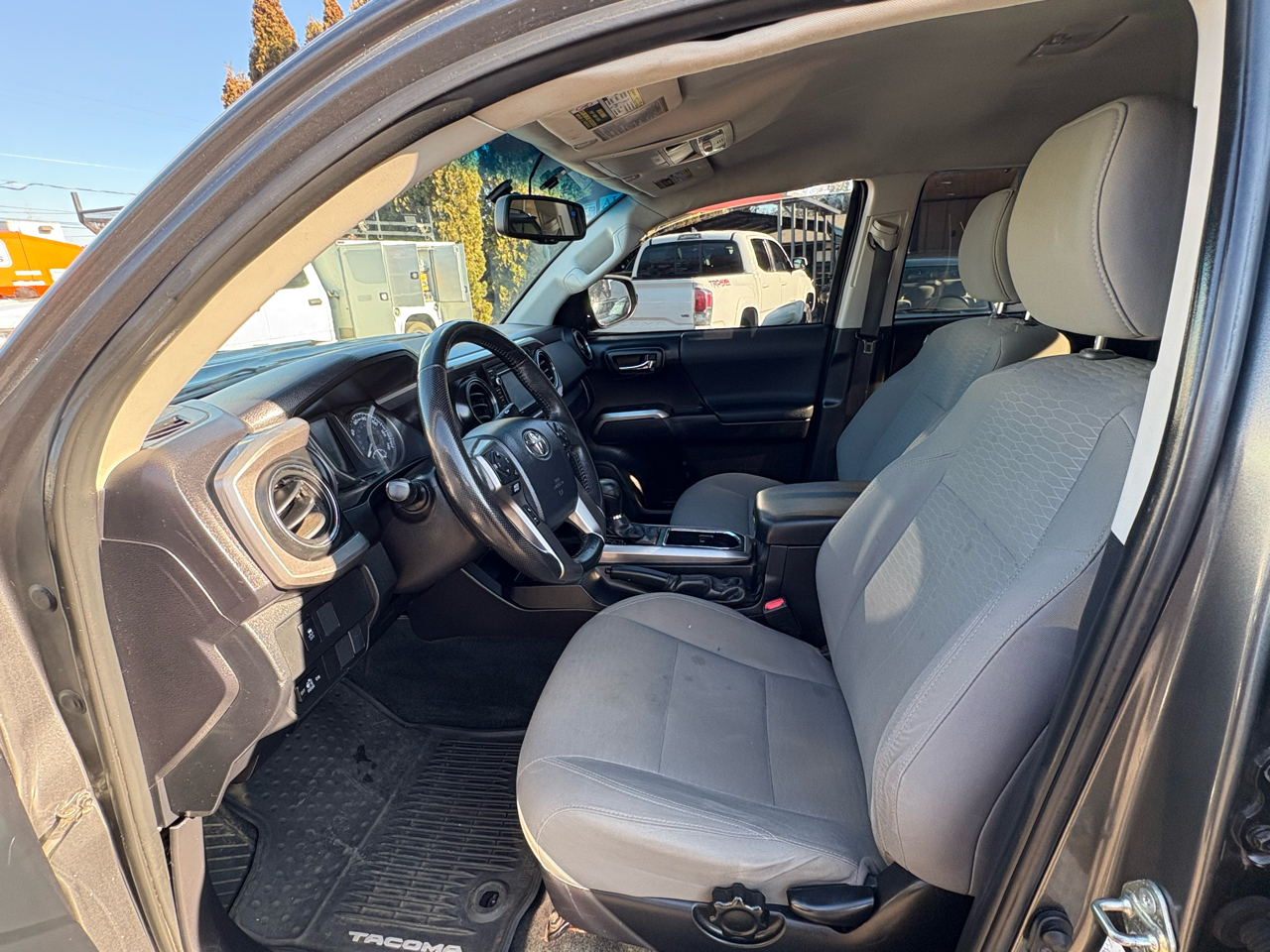 Toyota Tacoma 4WD Double Cab LB V6 AT TRD Sport (Natl) 2016