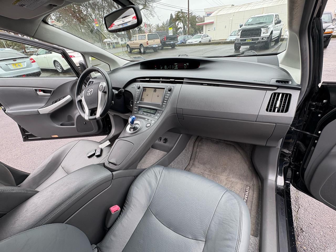 Toyota Prius Prius V 2010