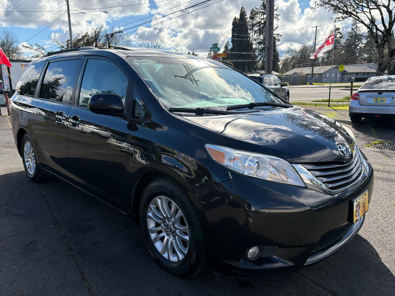 Toyota Sienna XLE FWD 8-Passenger V6 2012
