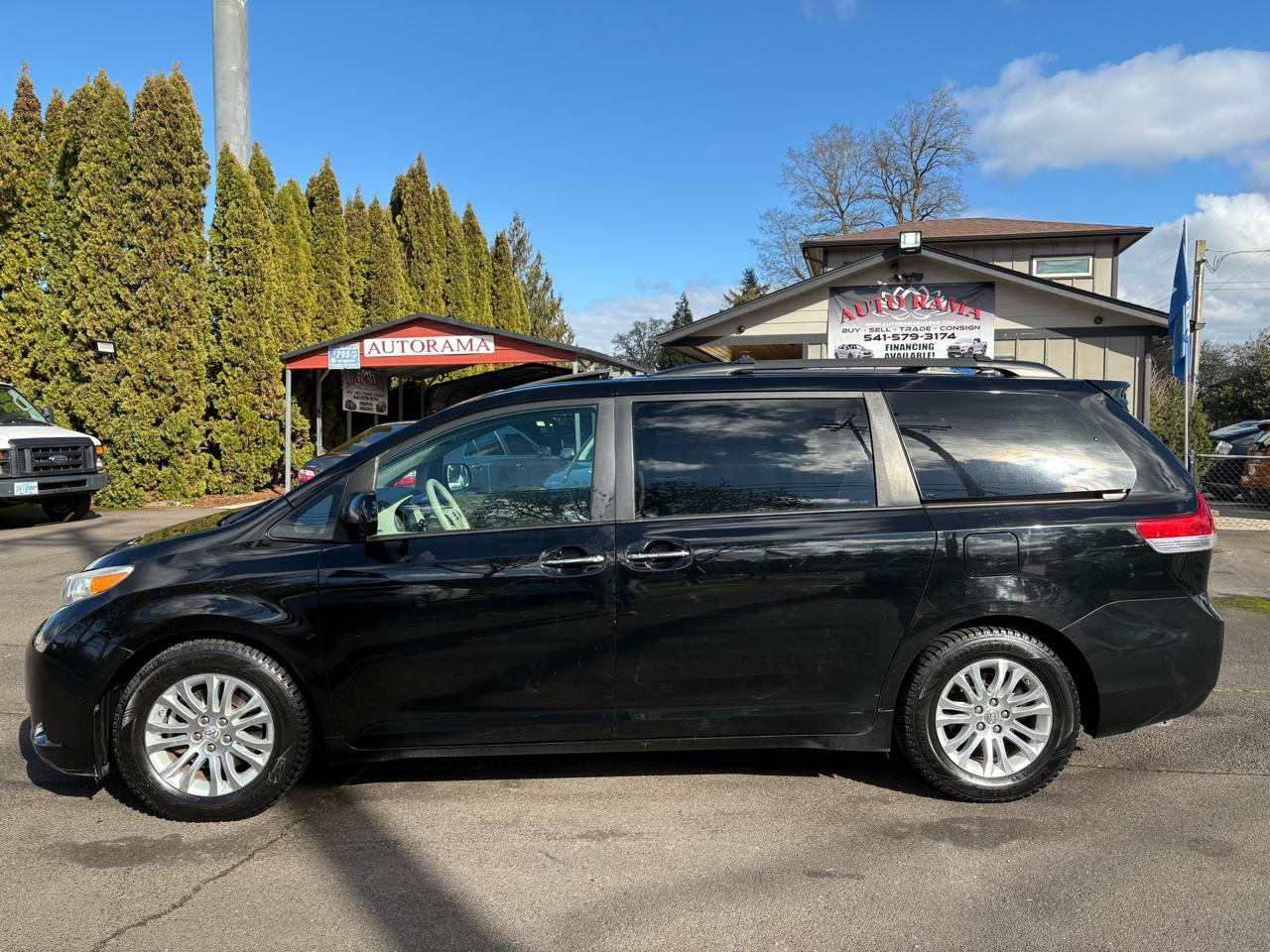 Toyota Sienna XLE FWD 8-Passenger V6 2012