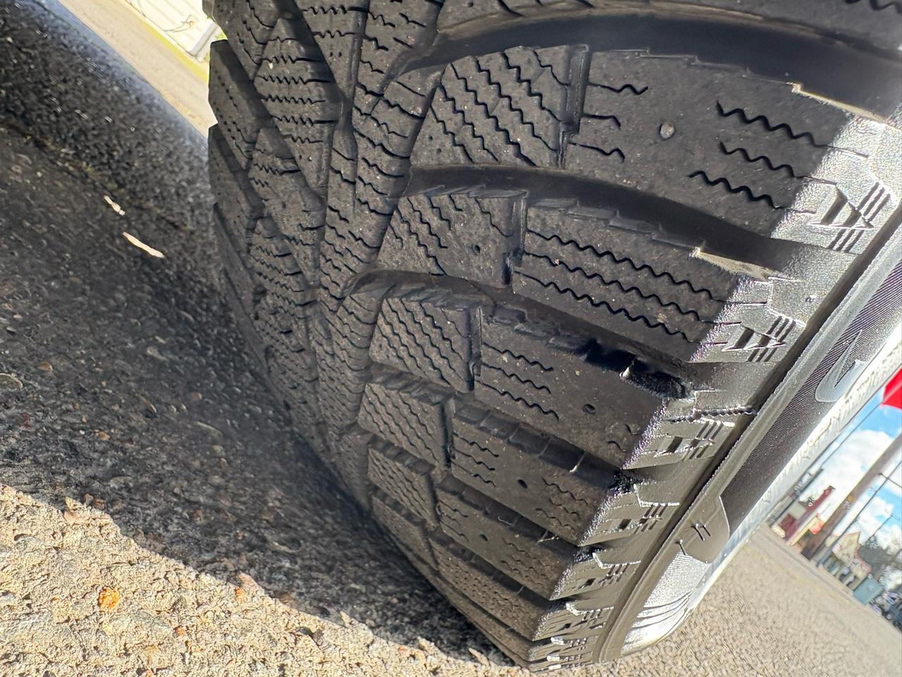 Toyota Sienna XLE FWD 8-Passenger V6 2012