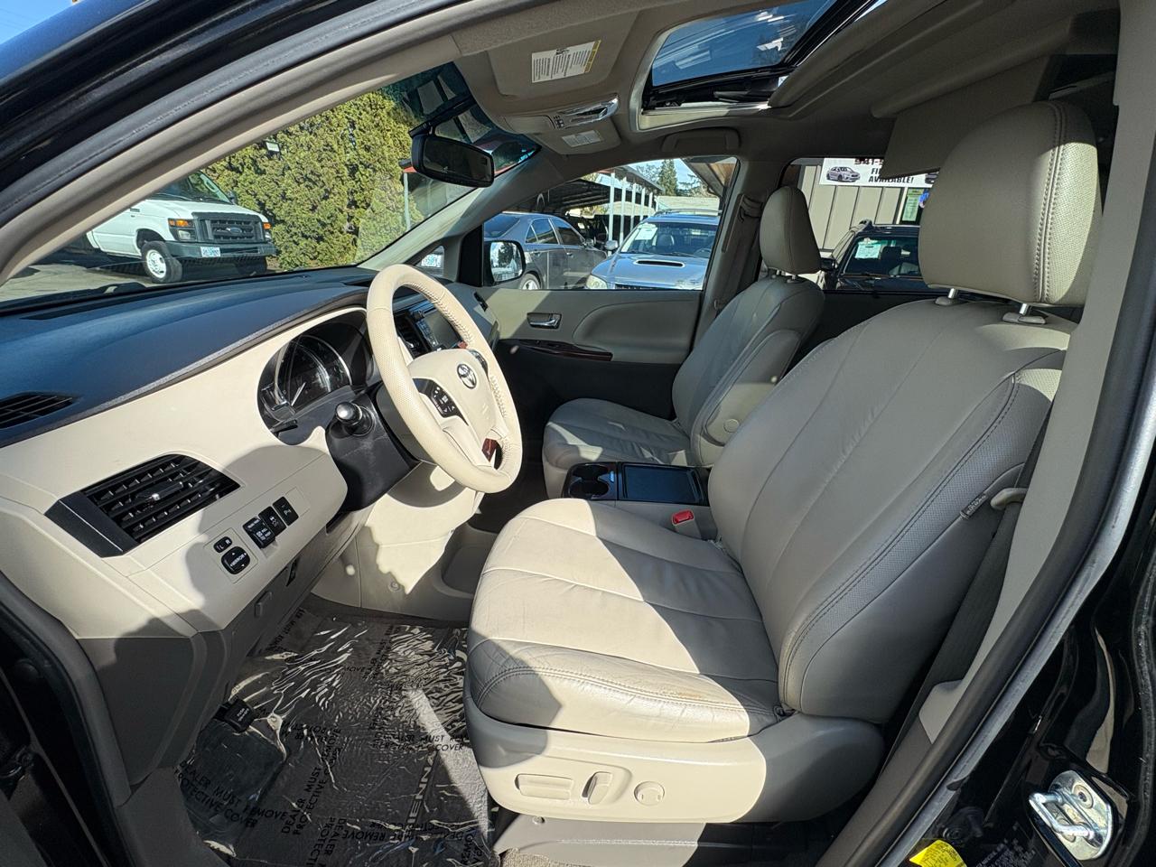 Toyota Sienna XLE FWD 8-Passenger V6 2012