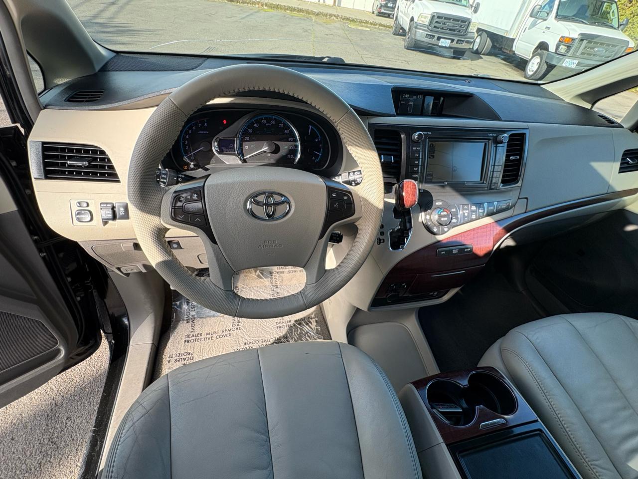 Toyota Sienna XLE FWD 8-Passenger V6 2012