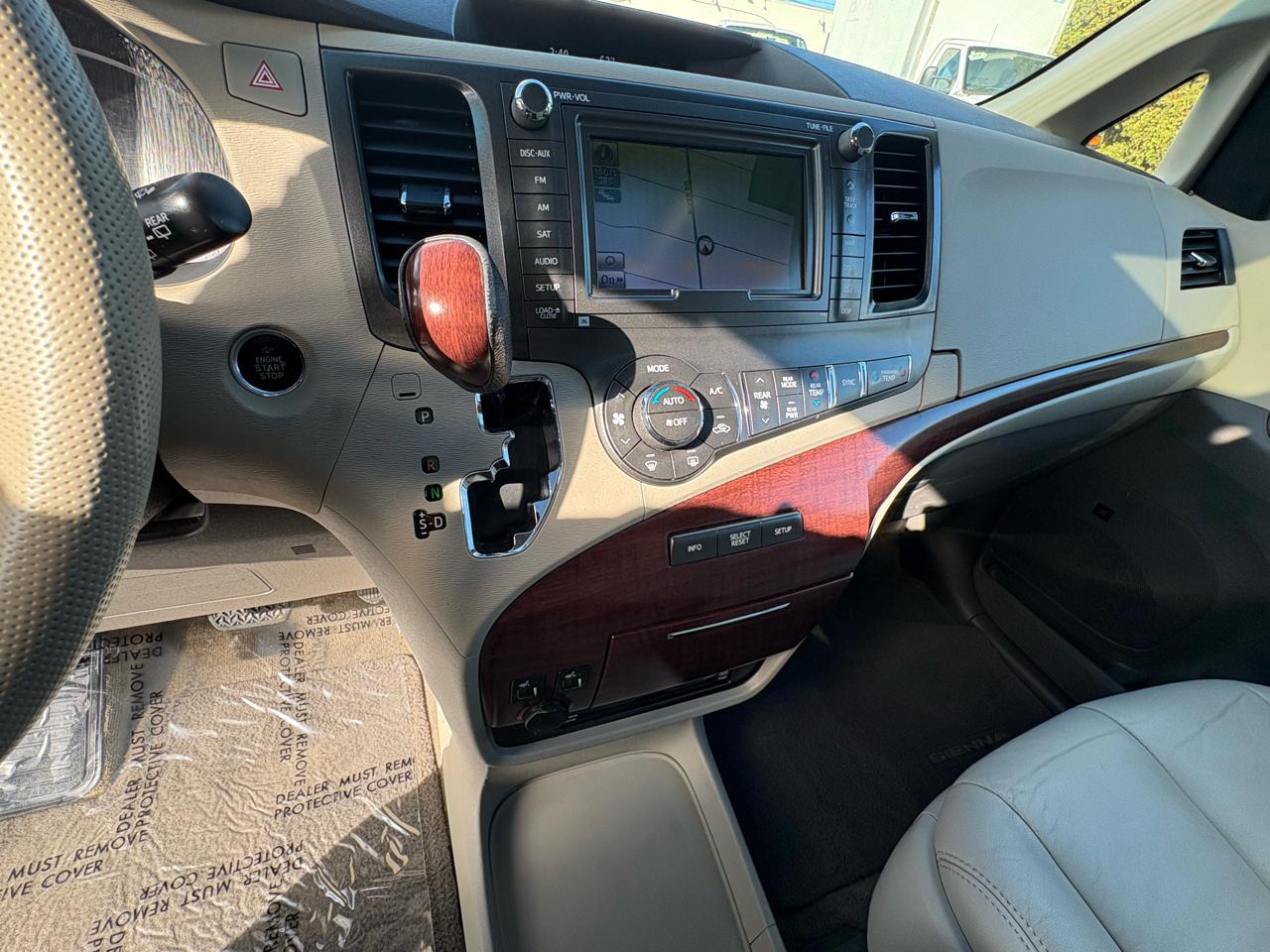 Toyota Sienna XLE FWD 8-Passenger V6 2012