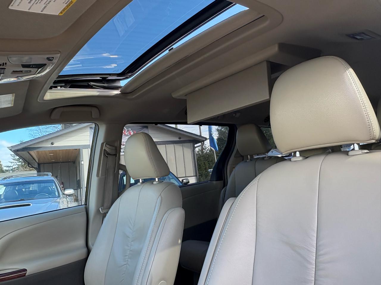 Toyota Sienna XLE FWD 8-Passenger V6 2012