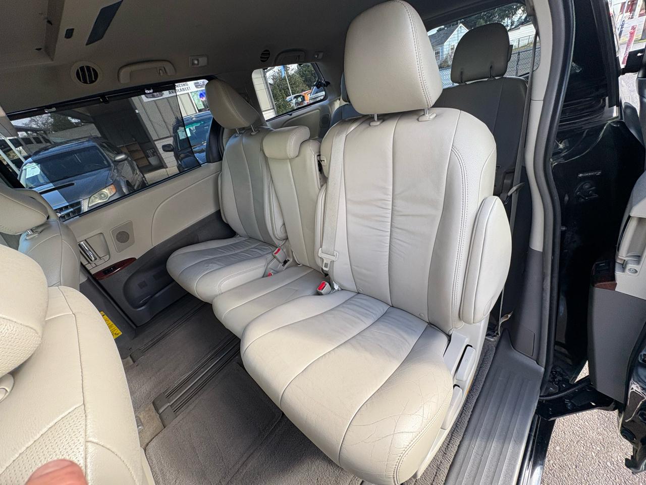 Toyota Sienna XLE FWD 8-Passenger V6 2012