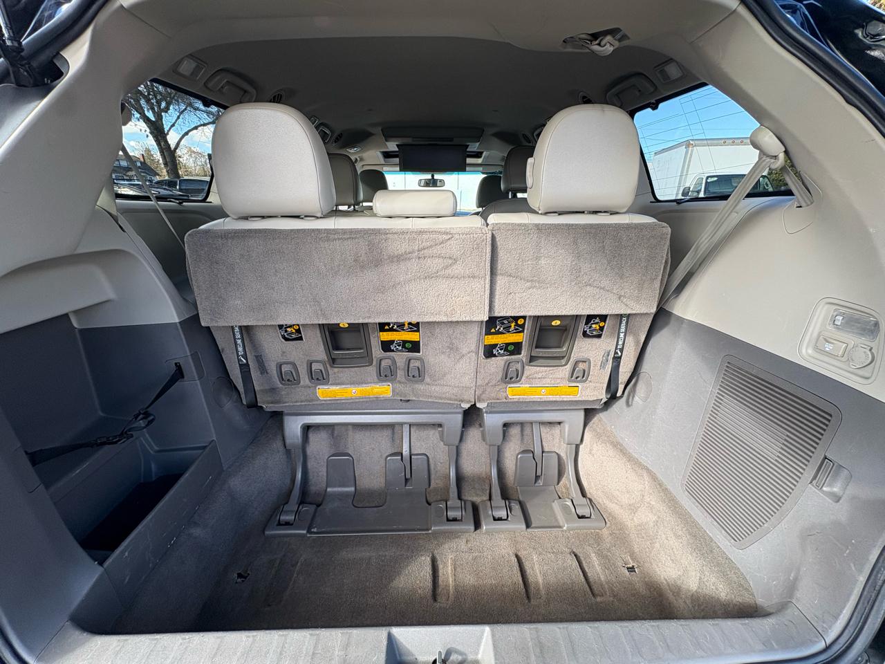 Toyota Sienna XLE FWD 8-Passenger V6 2012