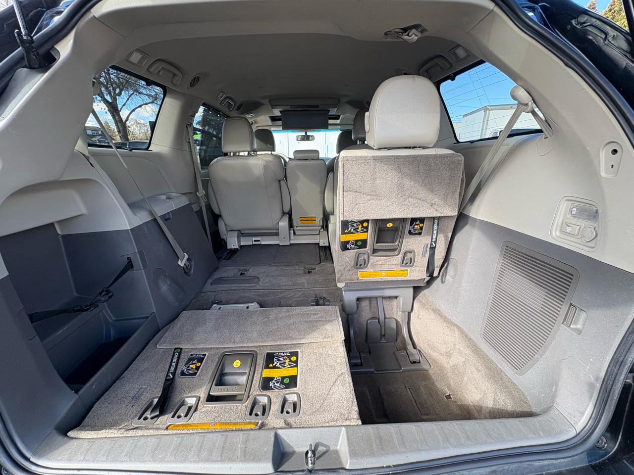 Toyota Sienna XLE FWD 8-Passenger V6 2012