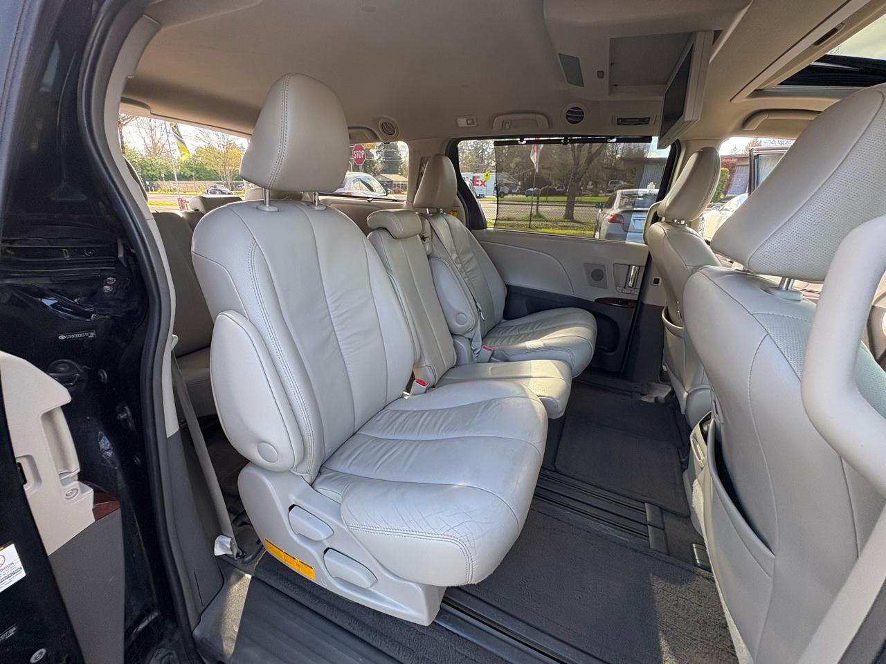Toyota Sienna XLE FWD 8-Passenger V6 2012