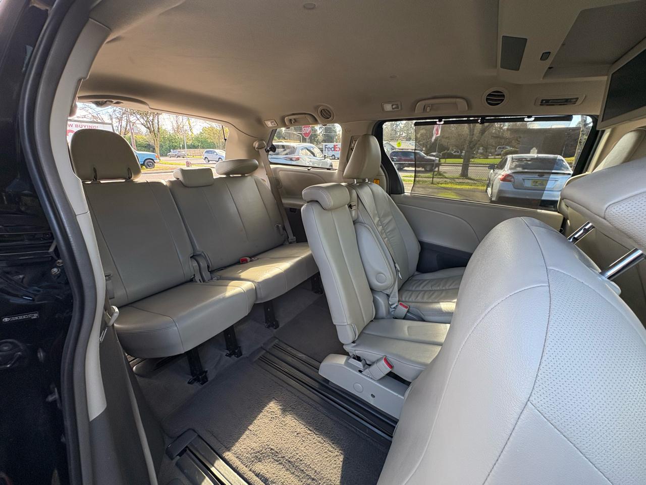 Toyota Sienna XLE FWD 8-Passenger V6 2012