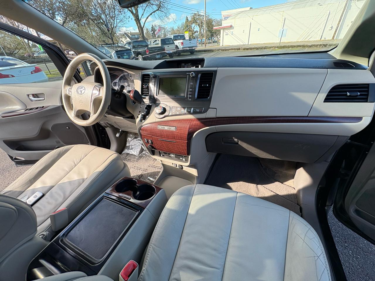 Toyota Sienna XLE FWD 8-Passenger V6 2012