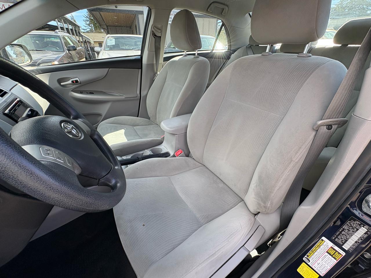 Toyota Corolla S 5-Speed MT 2013