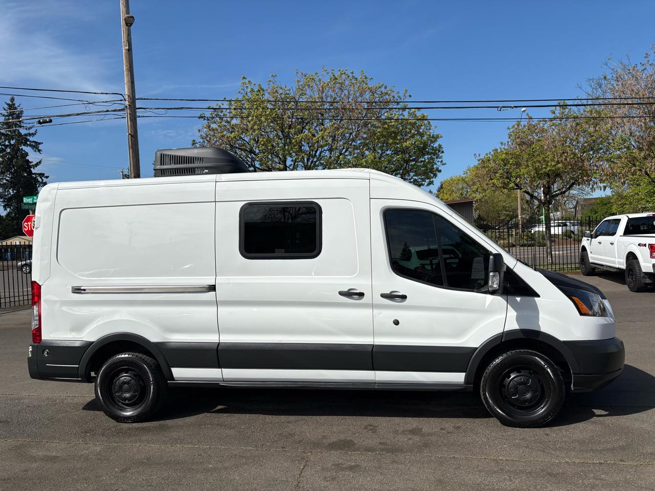Ford Transit 250 Van Med. Roof w/Sliding Pass. 148-in. WB 2015